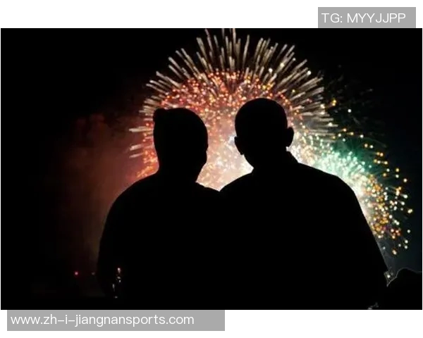 足球场上的浪漫时刻 球星们激情接吻瞬间引发热议 足球场上的浪漫时刻 球星们激情接吻瞬间引发热议