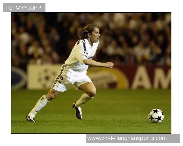 足球巨星浪漫求婚现场全记录 爱与梦想交织的动人时刻